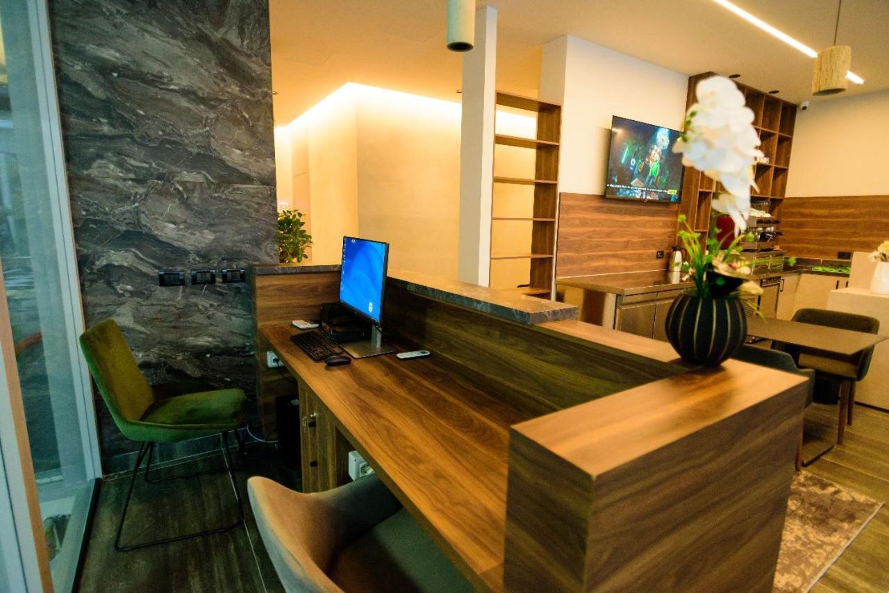 Hotel Zeneli Vlorë Exteriér fotografie